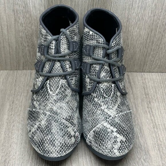 Toms Booties Womens Size 6.5 Kala Wedge Ankle Mid Heel Lace Up Snakeskin Gray - Picture 5 of 12